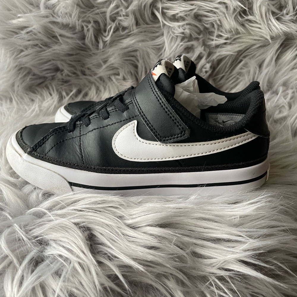 Nike Shoes - Picture 4 of 12